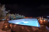 Shapes Luxury Suites - Ocean View