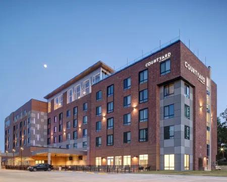 Courtyard Iowa City University Heights Hotels in Johnson County