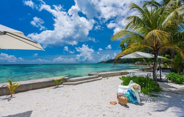 Le Nautique Beachfront Apartments
