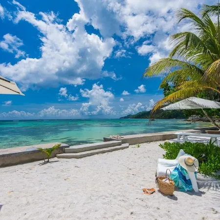 Le Nautique Beachfront Apartments