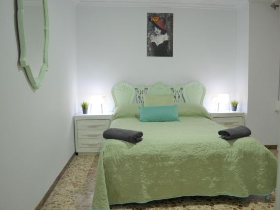 Fantastic 1 Bedroom Apartment with Gallery CB6EV