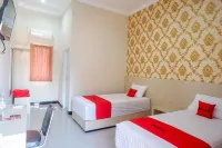 RedDoorz Plus @ Jl Pemuda Pati Hotels near Alun Alun Kembangjoyo Pati