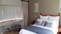 Liza's Cottage Guesthouse スプリングボック・パーク・プレトリア周辺のホテル