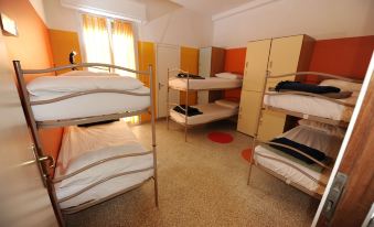 Sunflower Beach Backpacker Hostel & Bar