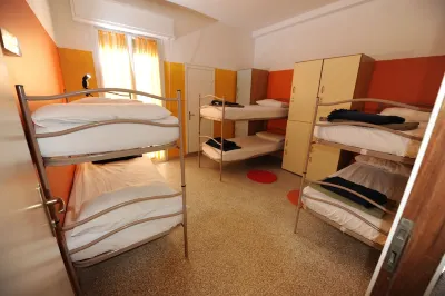 Sunflower Beach Backpacker Hostel & Bar