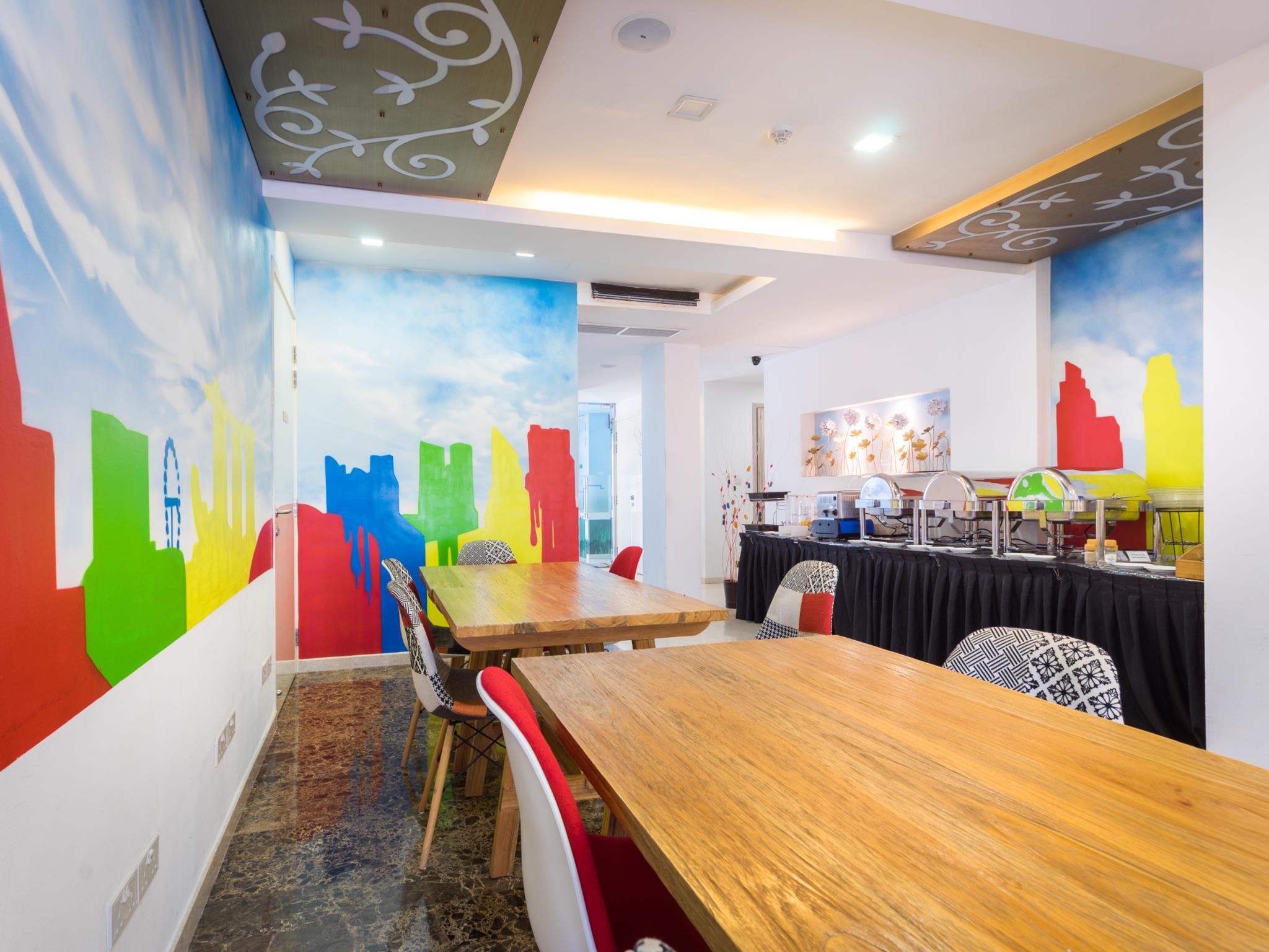 Hotel Clover the ArtsOver view