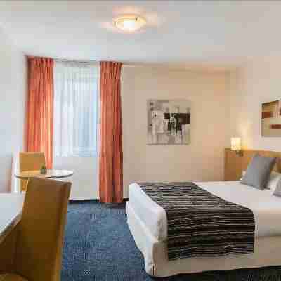 Greet Hotel Montbeliard Rooms