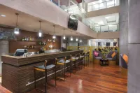 Hilton Garden Inn Bali Ngurah Rai Airport - Quầy bar