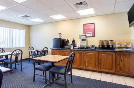 Econo Lodge Inn & Suites Pritchard Road North Little Rock Отели рядом с достопримечательностью «МАРКС»