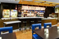 Courtyard High Point - bar