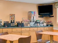 Super 8 by Wyndham Stamford/New York City Area Hotel a Greenwich
