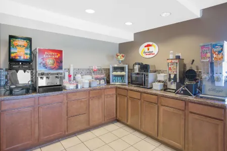 Super 8 by Wyndham Hastings Отели в г. Adams County