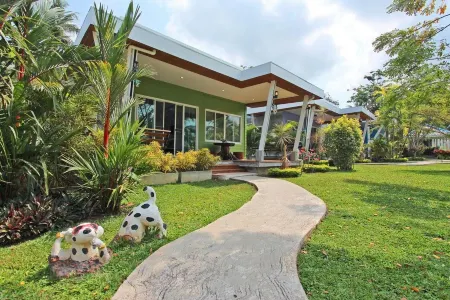 Maikhao Home Garden Bungalow Отели рядом с достопримечательностью «Sai Kaew Beach»