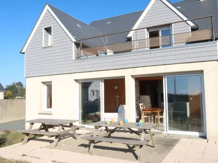 La Plage Отели в г. Пор-Бай-Сюр-Мер