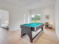 "Vanna" - 1.2km from the Sea