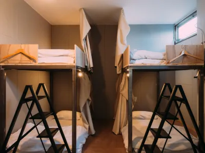 Alternative Space & Hostel "Center" in Kanuma Hotel dekat Itaga Station