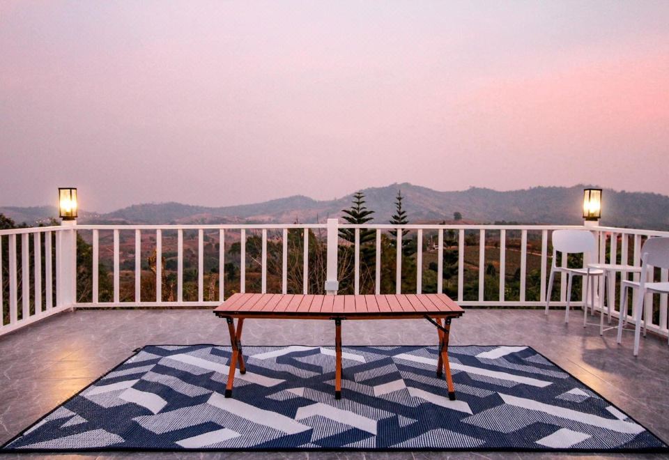 Serene Khaokho 수영장