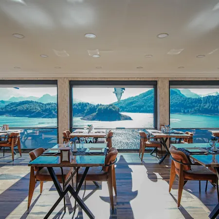 Dolphin Boutique Hotel & Restaurant
