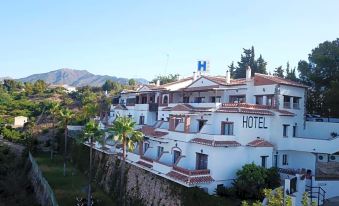 Hotel Rural Almazara 전망