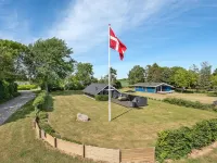 "Herbert" - 1km from the Sea