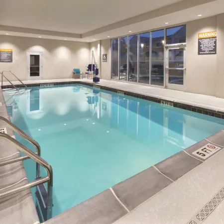 La Quinta Inn & Suites by Wyndham Terre Haute