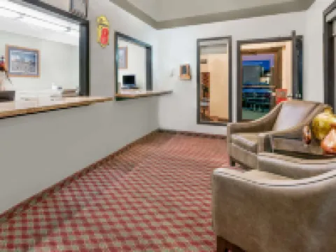 Super 8 by Wyndham Huron Hotels in Huron