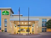 La Quinta Inn & Suites by Wyndham Salina Hotels in Salina