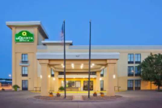La Quinta Inn & Suites by Wyndham Salina Hotels in Salina