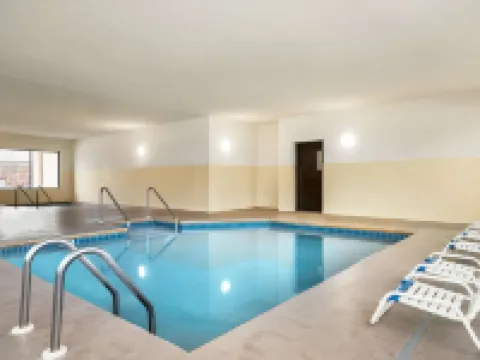 Howard Johnson by Wyndham Appleton Hotels in Appleton