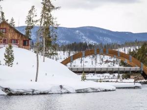 Cozy Grand Lake Mountain View Lodge