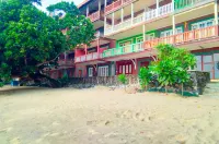 Carita Beach Front - Lippo Kondominium Hotell i Caringin