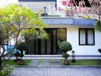 Alam Bali Beach Resort Hotels near شاطئ أميد