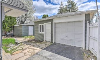 Spacious Oak Park Home, 11 Mi to Downtown Chicago!