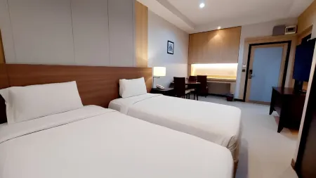 J Park Hotel