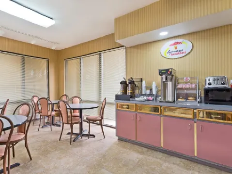 Super 8 by Wyndham Franklin Hwy 31