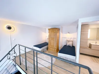 Loft Duplex avec Terrasse, Superbe vue sur Port Guillaume, 7mn de la plage Hôtels à proximité de : Village d'Art