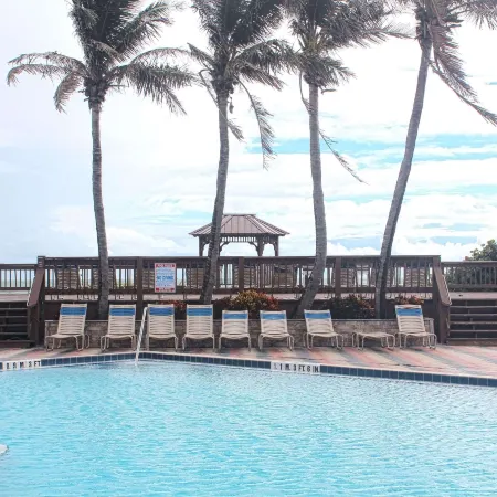 Radisson Suite Hotel Oceanfront