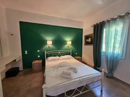 Corfu Glyfada Menigos Resort No01 Отели рядом с достопримечательностью «Glyfada Beach»