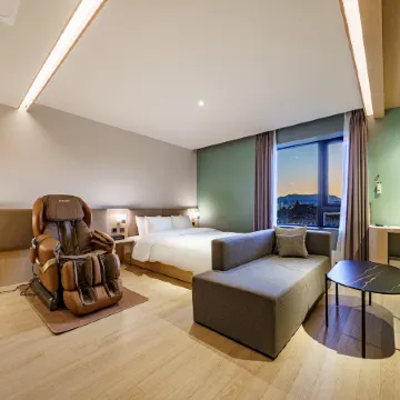 Daegu Dongchon Amusement Park Hound