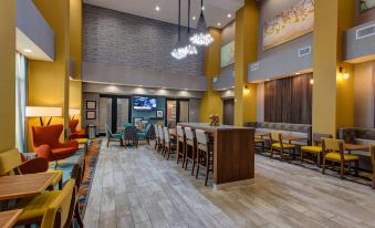 Hampton Inn & Suites Wichita/Airport