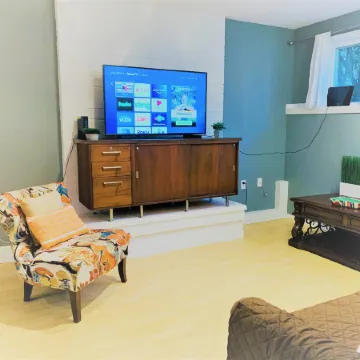 Nice N Cozy House W/ Fenced Yard·Self Check-IN