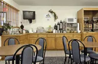 Super 8 by Wyndham Ankeny/Des Moines Area - breakfast