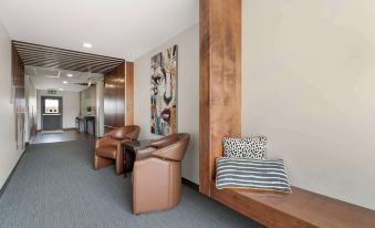 Villa Inn Suites, SureStay Collection by Best Western