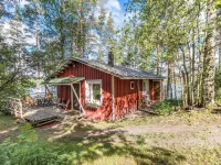 Artturin mökki Hotels near Sunflower field