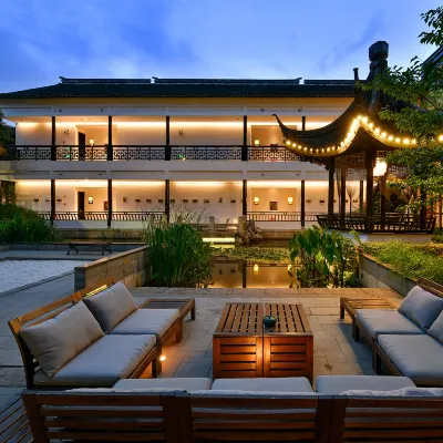 BLOSSOM MANOIR TONGLI SUZHOU Hotels near Tongli Town
