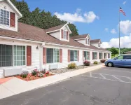 Econo Lodge Inn & Suites
