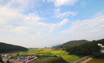 2. 아레스모텔..