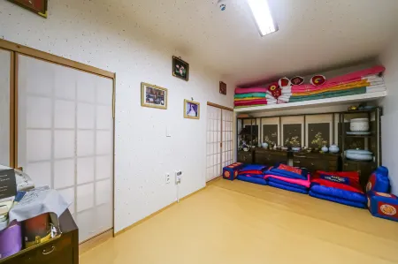 Andong Gotaek Lee Sang-ru Отели рядом с достопримечательностью «Dosanseowon Confucian School»