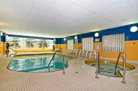 Econo Lodge Inn & Suites University - piscine