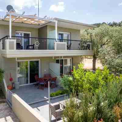 Mythos Bungalows Hotel Exterior